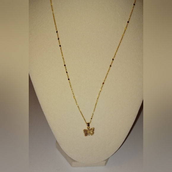 Jewelry - Elegant Gold Plated Butterfly Pendant Necklace And Earrings Match Set.